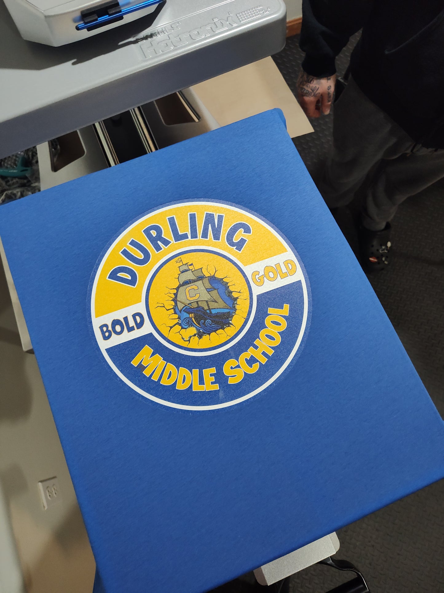 Durling Middle School - Round Bold Gold